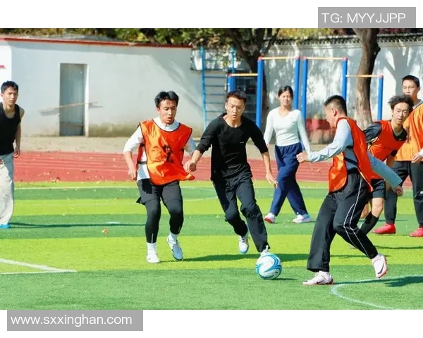 先烈中路小学足球明星展现青春风采助力校园体育文化发展 先烈中路小学足球明星展现青春风采助力校园体育文化发展