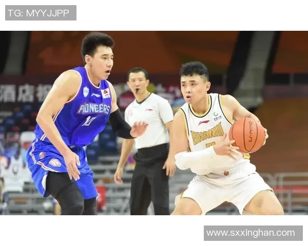 南京篮球队灵活性变革引发热议探索新战术与团队协作的未来发展