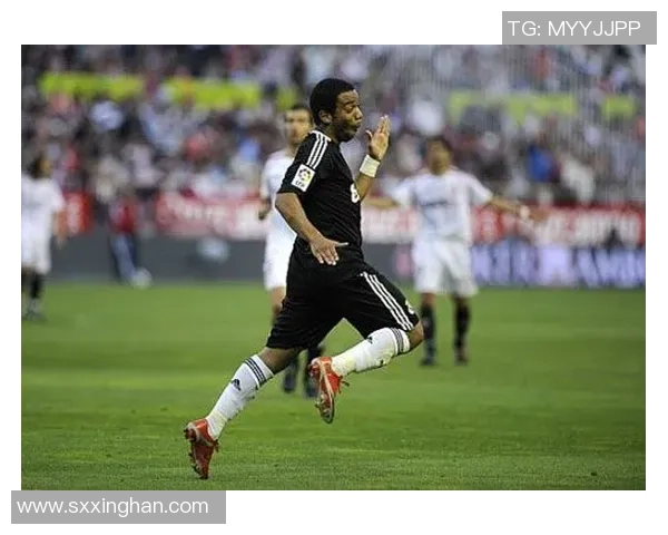 巴西足球传奇卡洛斯的精彩瞬间与辉煌历程回顾