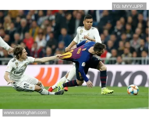 掌握足球高球技巧的全面指南与实用训练方法分享