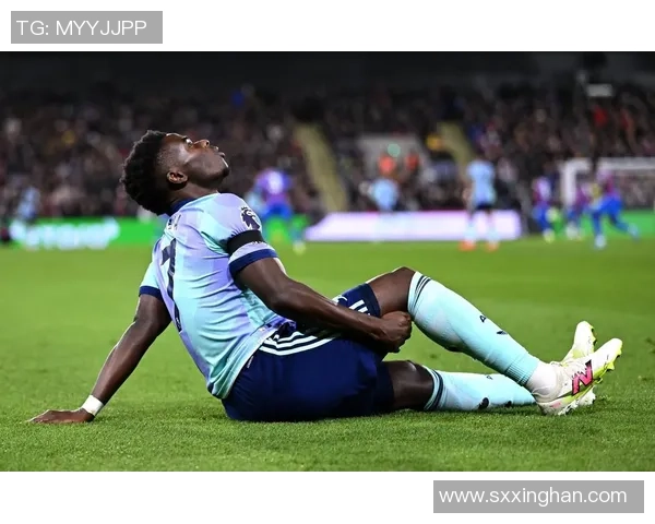 足球场上的奇葩瞬间球员竟然在比赛中撤掉球裤引发热议