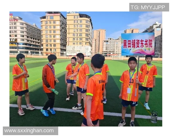 阿豹足球带你领略激情四溢的绿茵场,感受团队合作与拼搏精神的魅力 阿豹足球带你领略激情四溢的绿茵场,感受团队合作与拼搏精神的魅力